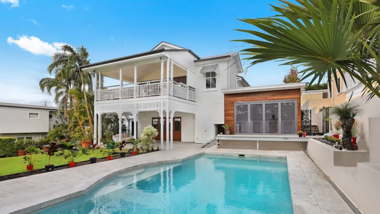 Discover the Luxurious Homes of Celebrities in The Hamptons