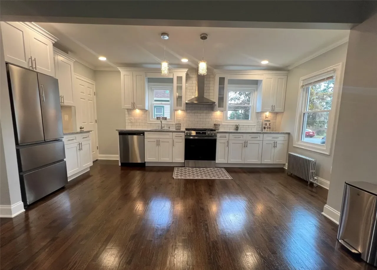 Professional house cleaning in Franklin Square, NY - freshly cleaned classic colonial