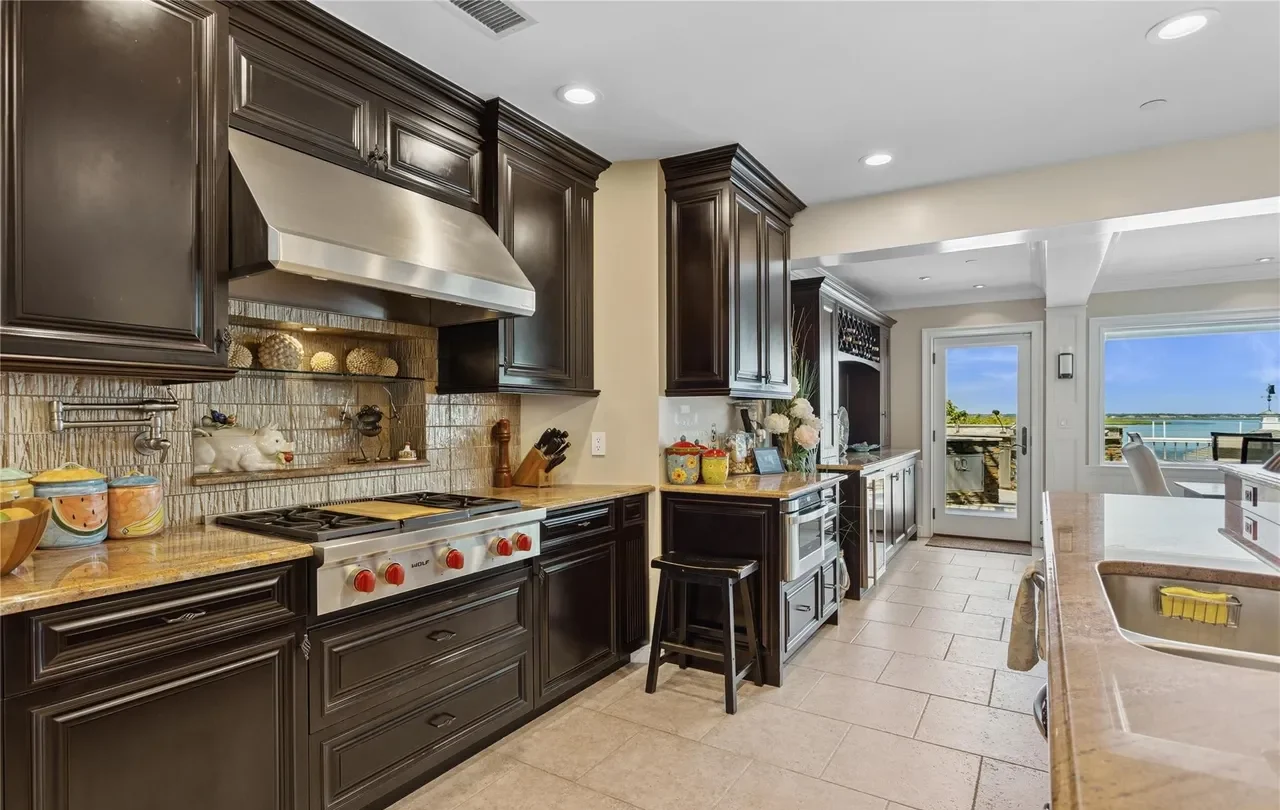 Professional house cleaning in Long Beach, NY - freshly cleaned oceanfront condo