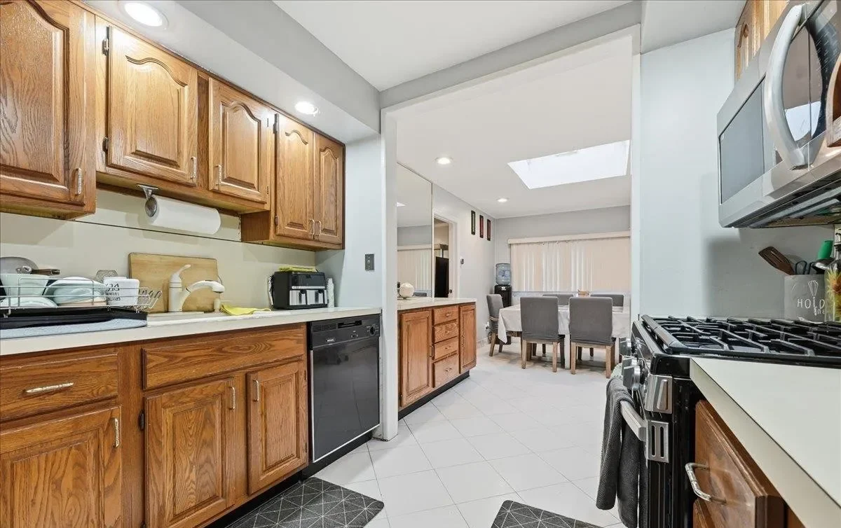 Professional house cleaning in Mineola, NY - freshly cleaned colonial home